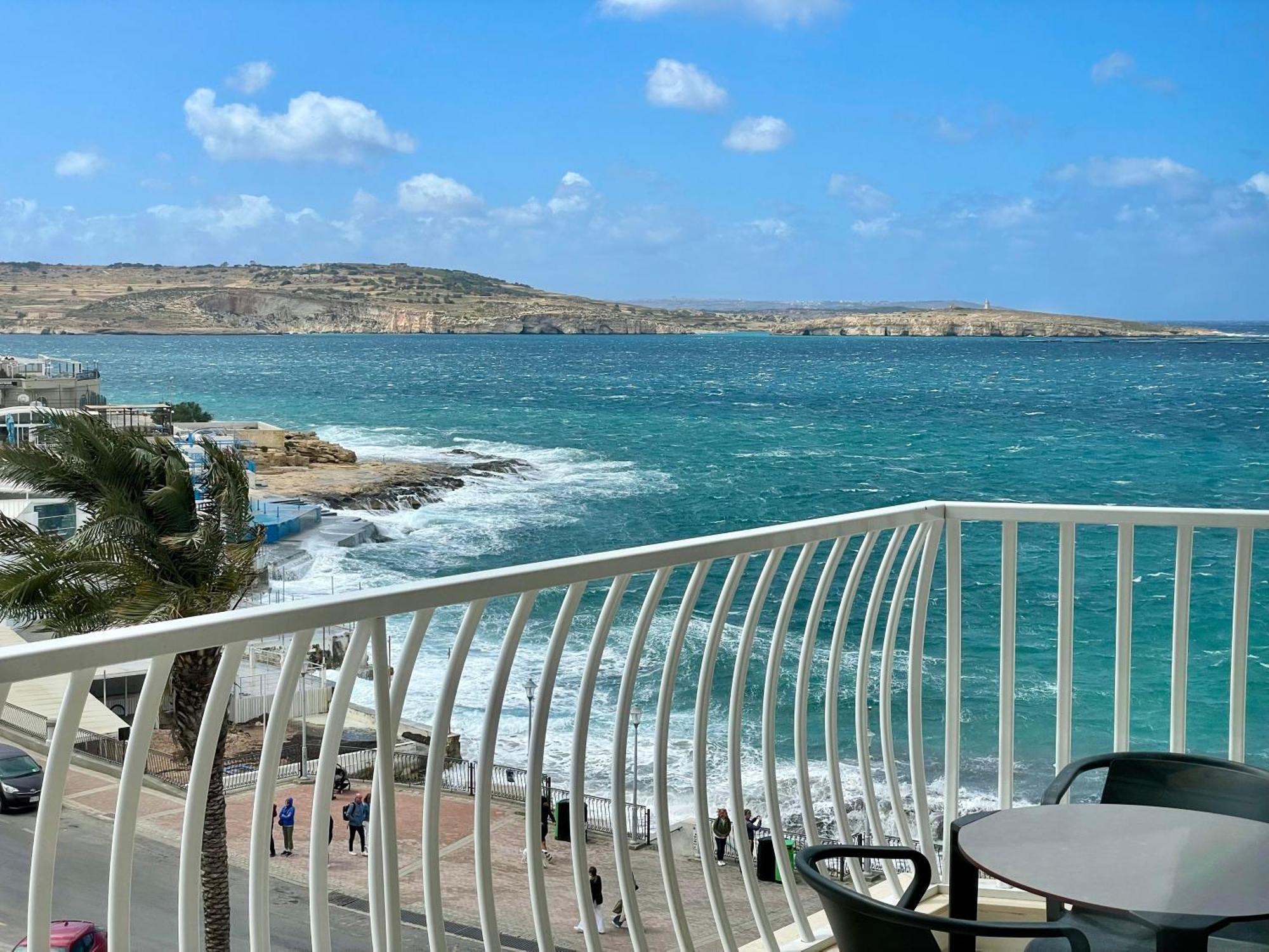Bugibba Square Seafront Lux Apartments By Holi San Pawl il-Baħar Kültér fotó