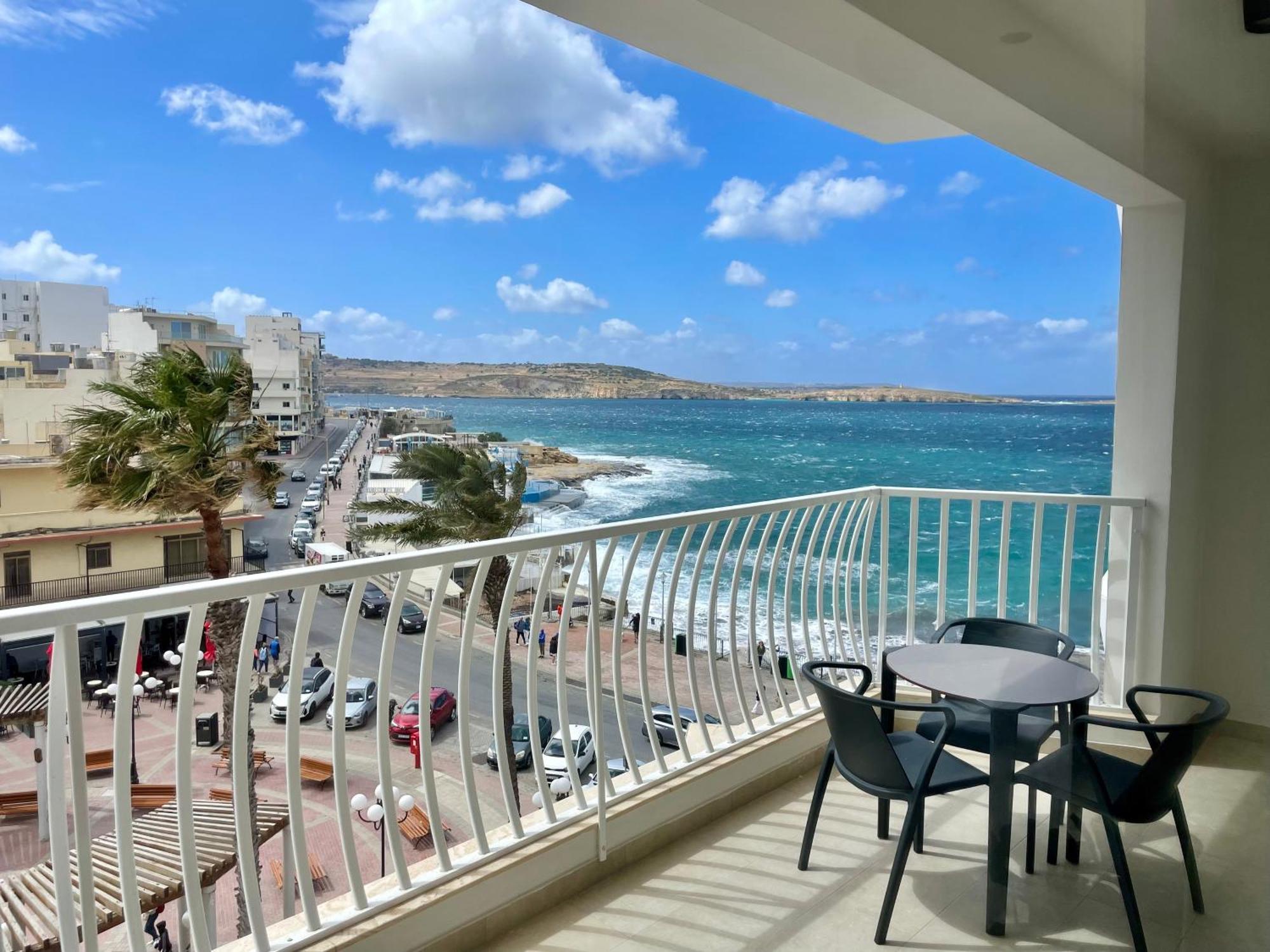 Bugibba Square Seafront Lux Apartments By Holi San Pawl il-Baħar Kültér fotó