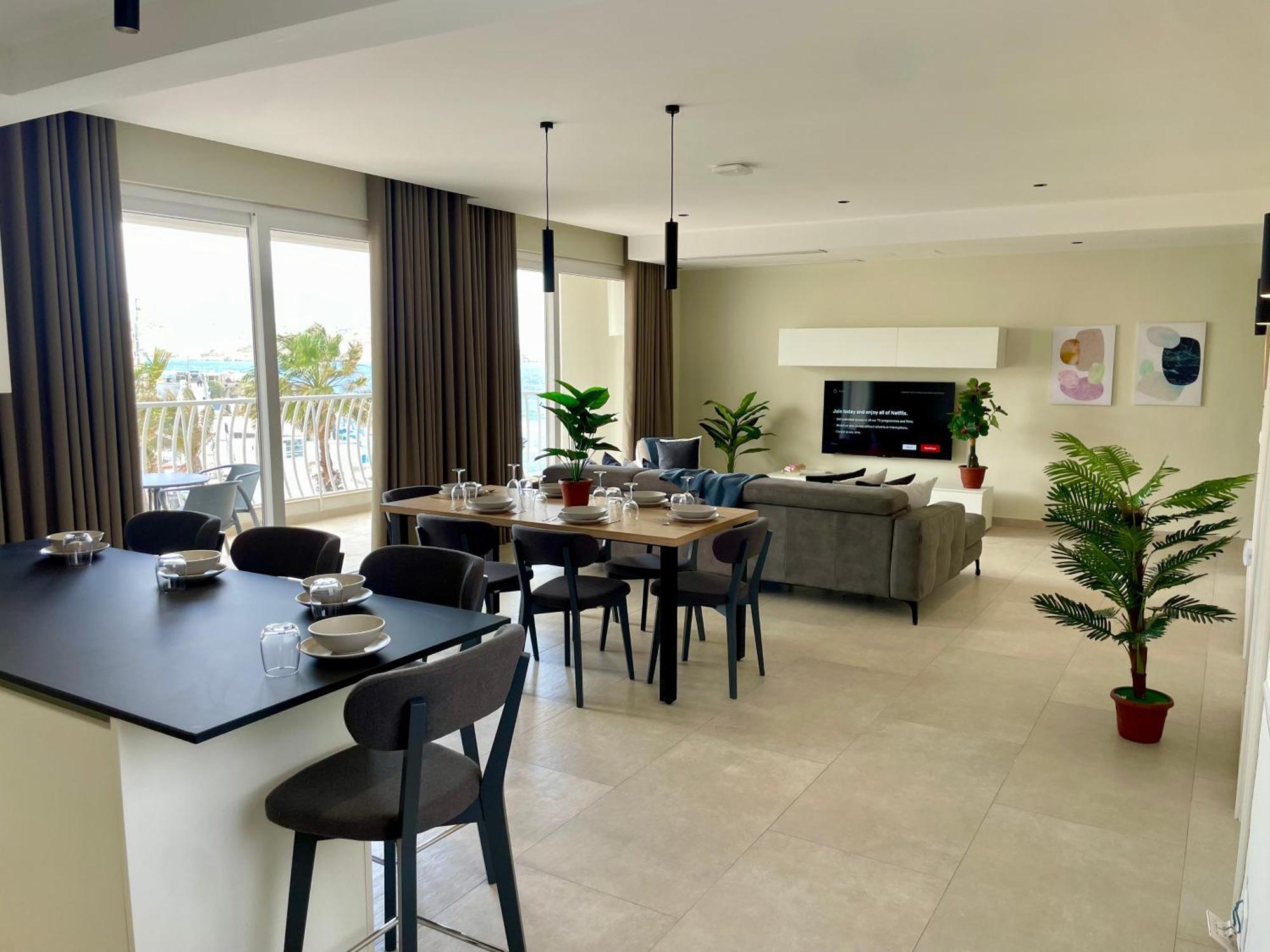 Bugibba Square Seafront Lux Apartments By Holi San Pawl il-Baħar Kültér fotó